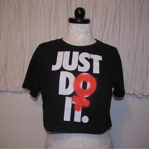 Nike Just Do It 🚺 cropped tee